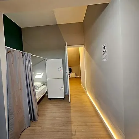 Aerostay Hotel *